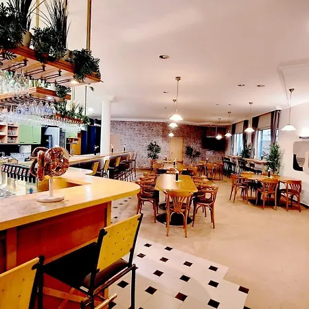 Rauchkuchl Centercourt Hotell 3*