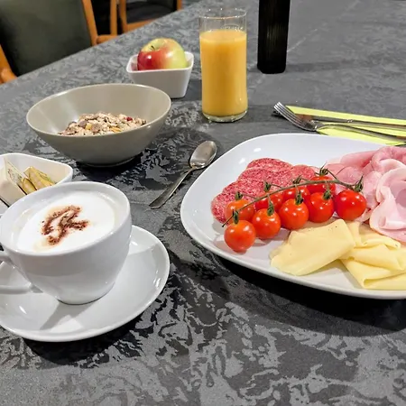 מלון Rauchkuchl Centercourt