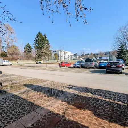 מלון Rauchkuchl Centercourt 3*