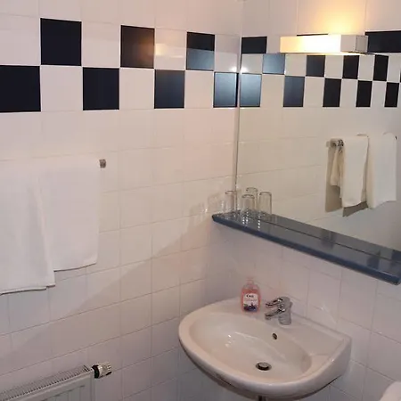 Centercourt Hotel 3*