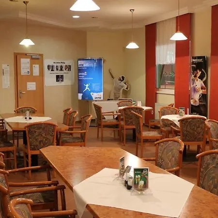 Rauchkuchl Centercourt Hotel 3*