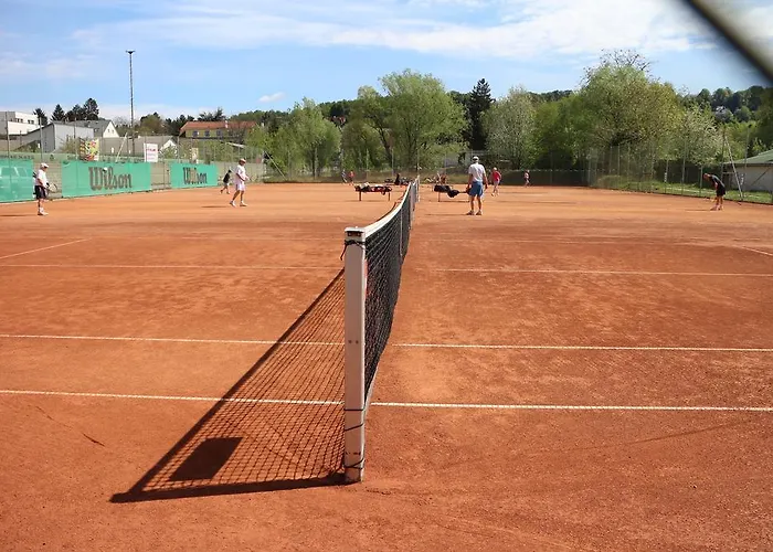 מלון Rauchkuchl Centercourt 3*