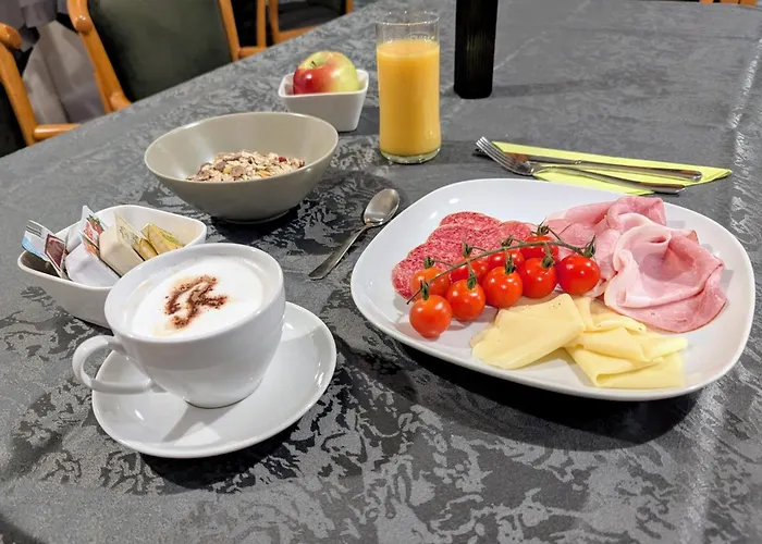 מלון Rauchkuchl Centercourt