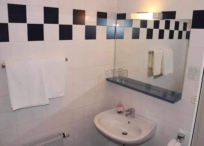 Rauchkuchl Centercourt מלון 3*